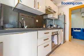 Spacious apartment with pool - Image 2