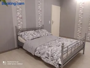 Park Villa Ferienwohnung mit Pool, Jacuzzi und 3 Schlafzimmer - Image 2