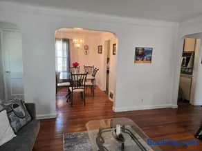 Chic City Charming Bungalow with all the Amentities Great Family Getaway! - Image 3