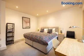 Niru Experience Serene Garden Haven Duplex 3BD3BA - Image 2