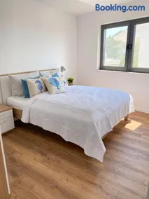 Villa Mirno More Apartments - Image 2