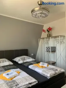 -Fewo Benz- Exklusive Ferienwohnung im Stadtzentrum von Wittenberge Modernes Ambiente, 3 Einzelzimmer für bis zu 6 Gäste - voll ausgestattet mit Waipu-TV und High-Speed-WLAN Bettwäsche und Handtücher inklusive! - Image 3