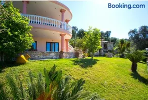 Amaryllis House - Image 2