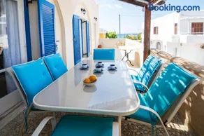 Traditional top floor 90 meters from the beach - Image 1