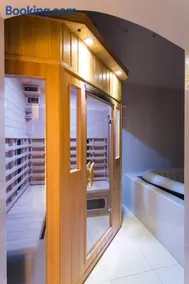 Louvre Luxury Apartment & SPA - Image 3