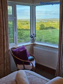 Hillview House - Image 1