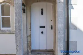 Curzon House - Image 1
