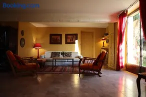 Maison Chérie Artisanal Farmhouse with pool - Image 3