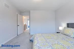 Serene 3 Bedroom Home in Pickering Near Toronto - Image 2