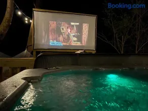 Ramblin Rose Camper - Theater - Hot-Tub - Fire Pit - Image 1