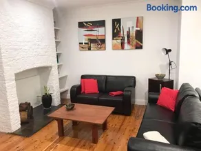 4 bedroom house - Walk to Southbank - Image 3