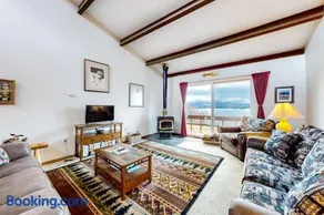Fun-Filled Lakehouse w/Private Balcony, Free WiFi, Private W/D - Steps to Beach - Image 1