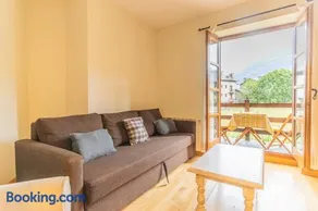 Charming Pyrenean Flat with Terrace, Views & Pool - Image 3