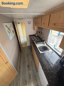 137 sealands, 3 bed, 8 berth caravan hire, ingoldmells, skegness recently modernised - Image 5