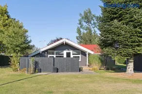 Cozy Holiday Home Near Beach And Town - Image 3