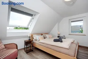 Neu renovierte Dachgeschosswohnung - Image 1