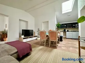 Modern apartment with space for 6 - Image 3