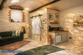All three cottages at Lough Sillan House - adults only - dog-friendly - Image 4