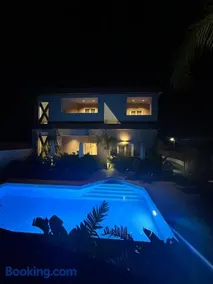 X luxury suites - Image 3