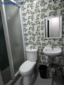 Mamadear's Bed & Breakfast - Image 2