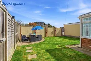 Silver Seas Coastal Home Sleeps 6 Parking Dog Friendly Near The Naze - Image 4