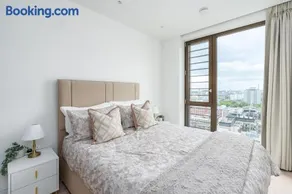 16th Floor Skyline View with Balcony 2BR 2BA 2 min Walk To Old Street Station - Image 5