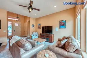 Kanab Hikers' Hideaway Modern Southwest Family Home - Image 3