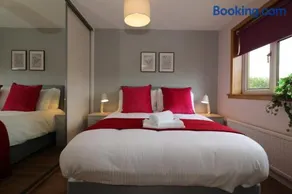 Signature - Binnie House - Image 3