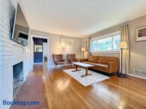 Entire Private 3 Bedrooms 1 Bathroom Single House with Fenced Garden - Image 2