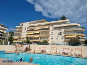 Studio cabine Fréjus plage clim terrasse et garage - Image 1