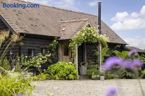 Broomers Barn - Image 1