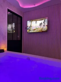 Suite cosy climatisée - terrasse plein sud - Image 2