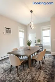 Spacious Family Home Near NYC Private Parking - Image 2