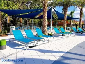 4 Bed Private Yard-Pool Home - Image 2