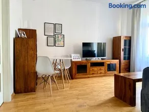 Warm and Cozy Mossy Apartment in the Center - Image 1