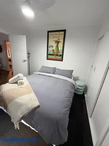 MEK HAUS - 2 bedroom home Mansfield - Image 1