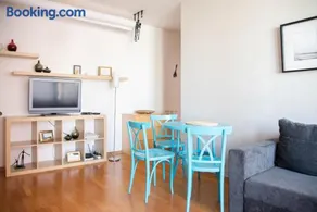 Modern apartment with garage parking - Image 3