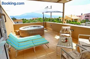 Fou's luxury apartment - Image 1