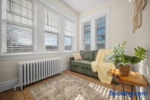 Charming Studio with Sun Room Sleeps 4 - Image 1