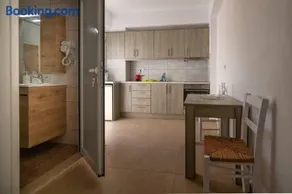 Irini Kalamaki first floor apartment - Image 1