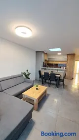 Moderný 3 izbový dom so záhradou a terasou blízko Bratislavy - Image 3