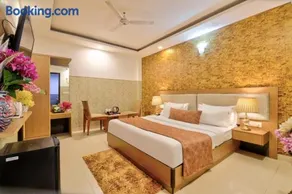 Hotel Sky Nest Suites Near Delhi Airport - Image 1