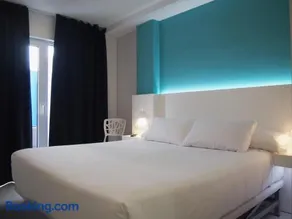 Four Rooms - Image 3