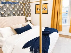 Downtown Luxe Retreat - King Bed, Pool, Pong, Billiards, Grill & FREE Coffee - Image 1