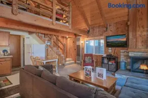 Moonridge Hideaway - Fireplace, Deck, Fenced Yard, Pet Friendly - Image 1