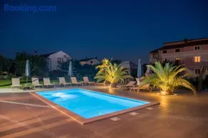 Villa Esea: Poolside Paradise & Relaxing Retreats - Image 4