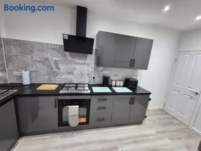 Wigan 3 bed close to amenities, M6, M58 - Image 3