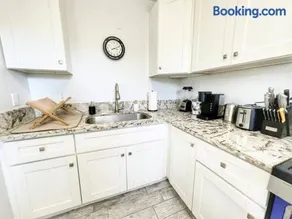 Charming Flat Near The City - Image 4