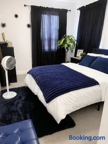 Cozy Navy Retreat-Private Ensuite - Image 1