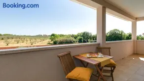 Villa Angelina with 3 bedrooms and Pool in Novigrad - Image 3